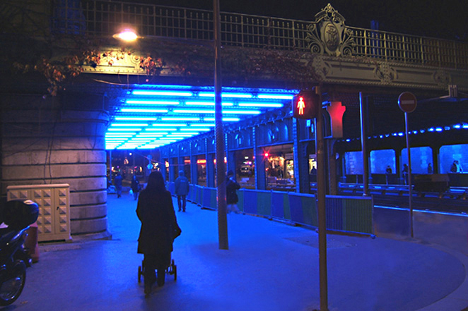 Gunda Foerster, BLUE, fluorescent tubes, SNCF bridges, Nice | permanent piece since 2007_3