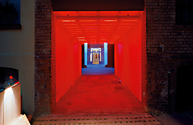 Gunda Forster, 5 PASSAGES, fluorescent lamps, Sophie-Gips-Höfe, Berlin | permanent piece since 1997_6